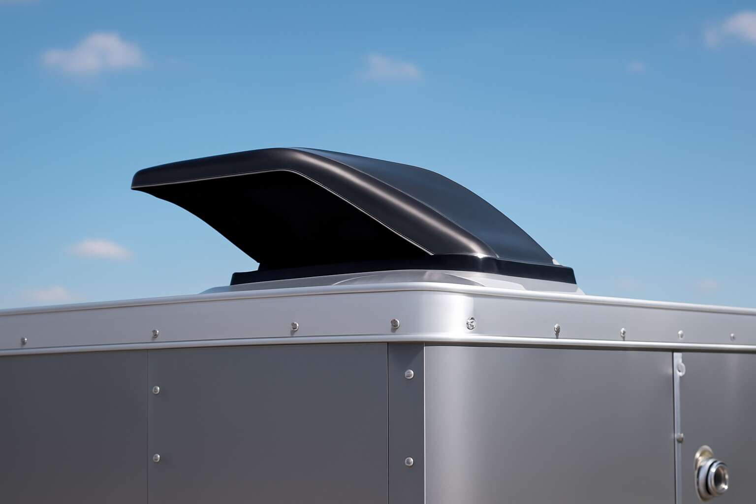roof vent for enclosed trailer